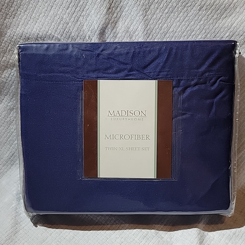 Madison Navy Blue Microfiber Twin XL Sheet Set NRFP